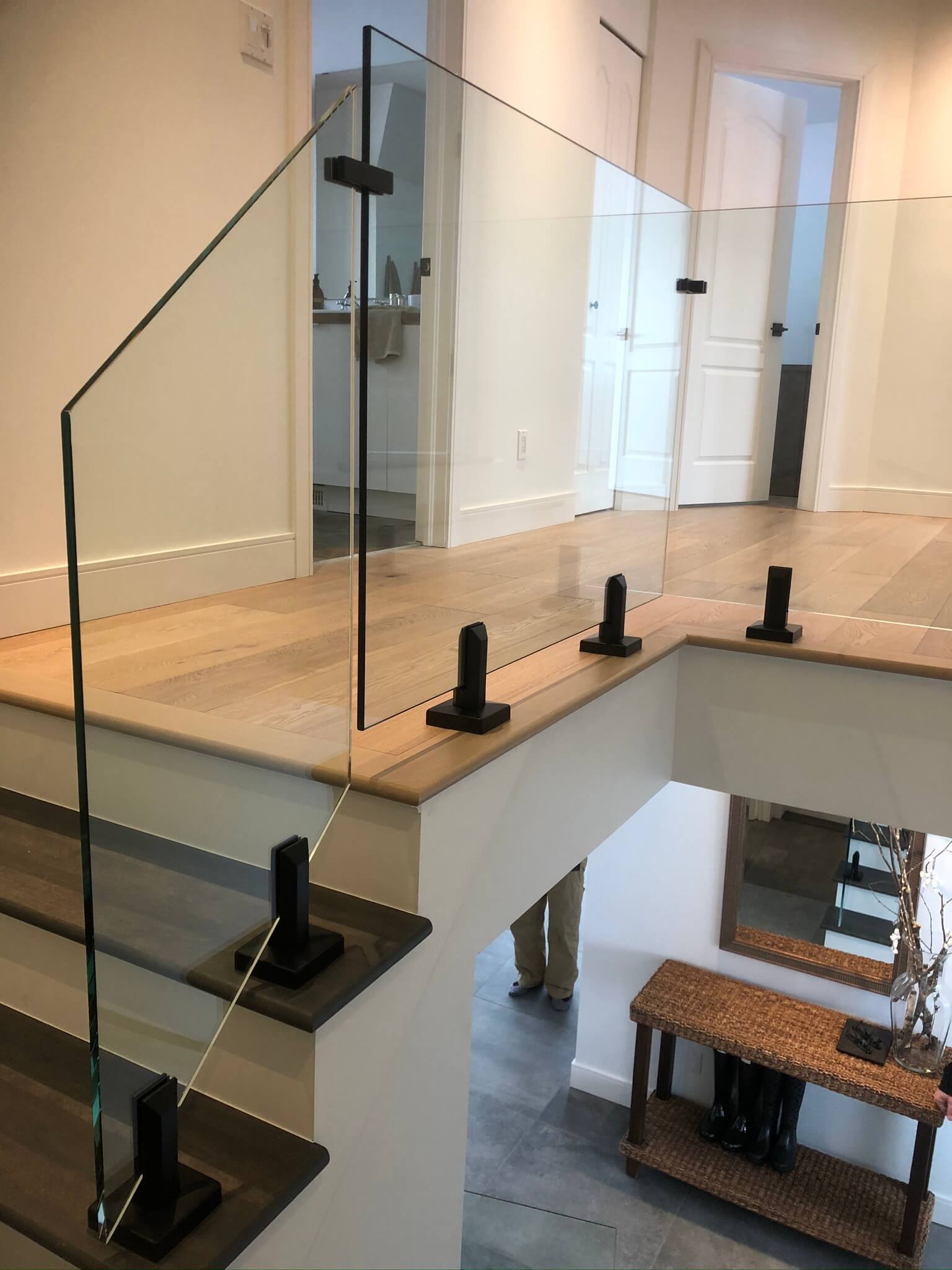 interior modern glass railing 03