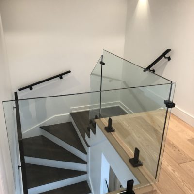 Interior glass railings in Saint-Adolphe-d’Howard