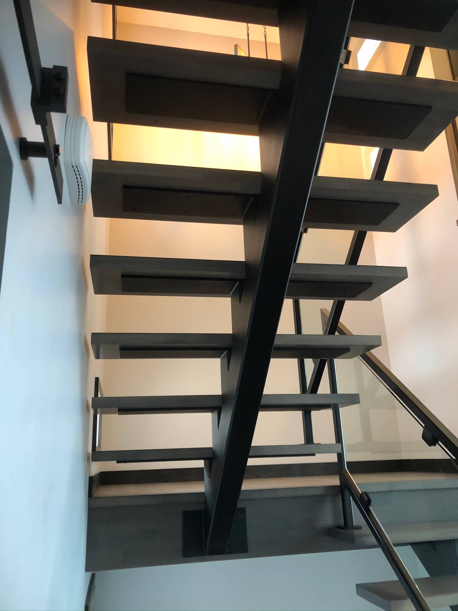 black central stringer staircase with glass railing 02