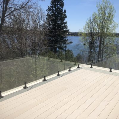 Deck, glass railing and wall refurbishment in Estérel