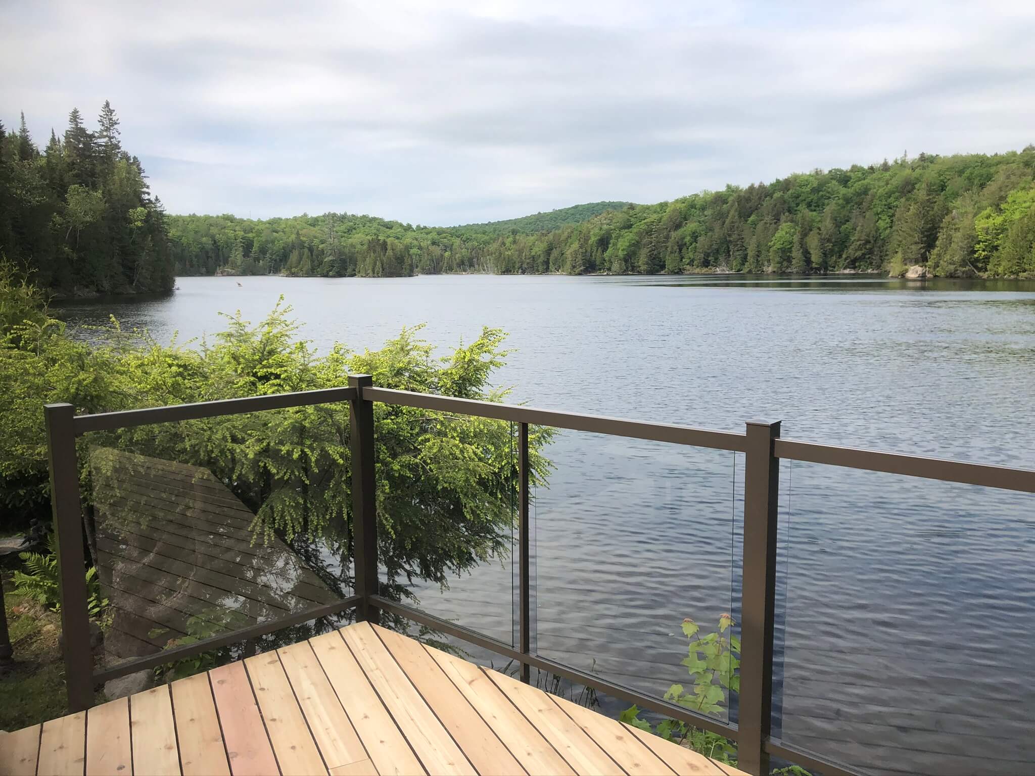 deck with glass railing Wenworth-Nord 02