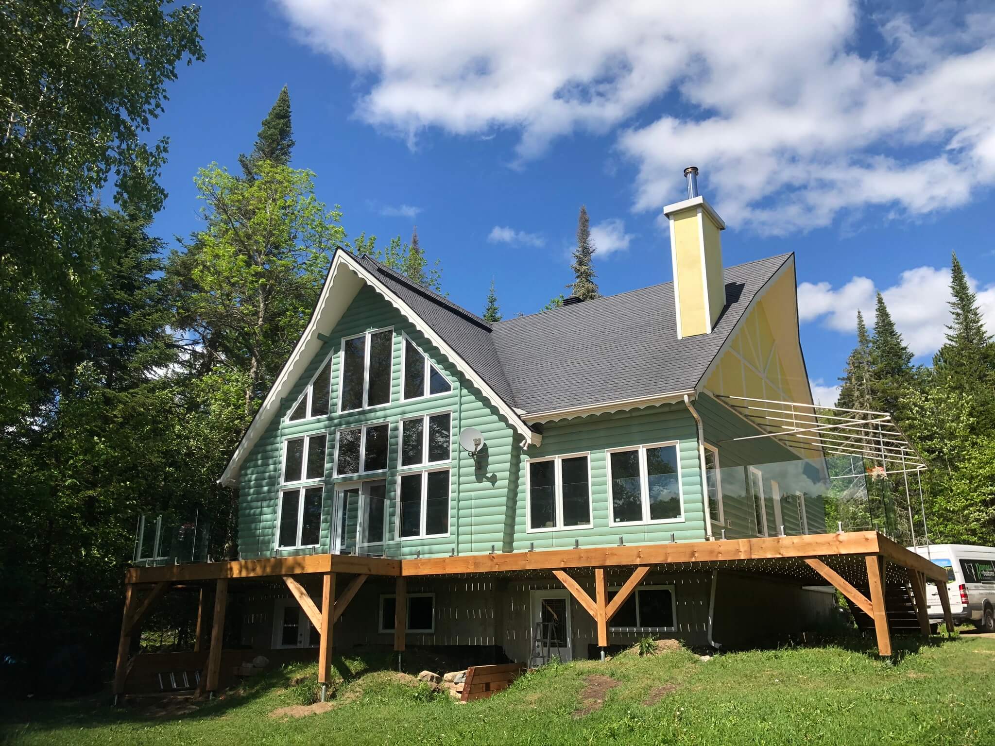 white cedar deck with glass railing 03