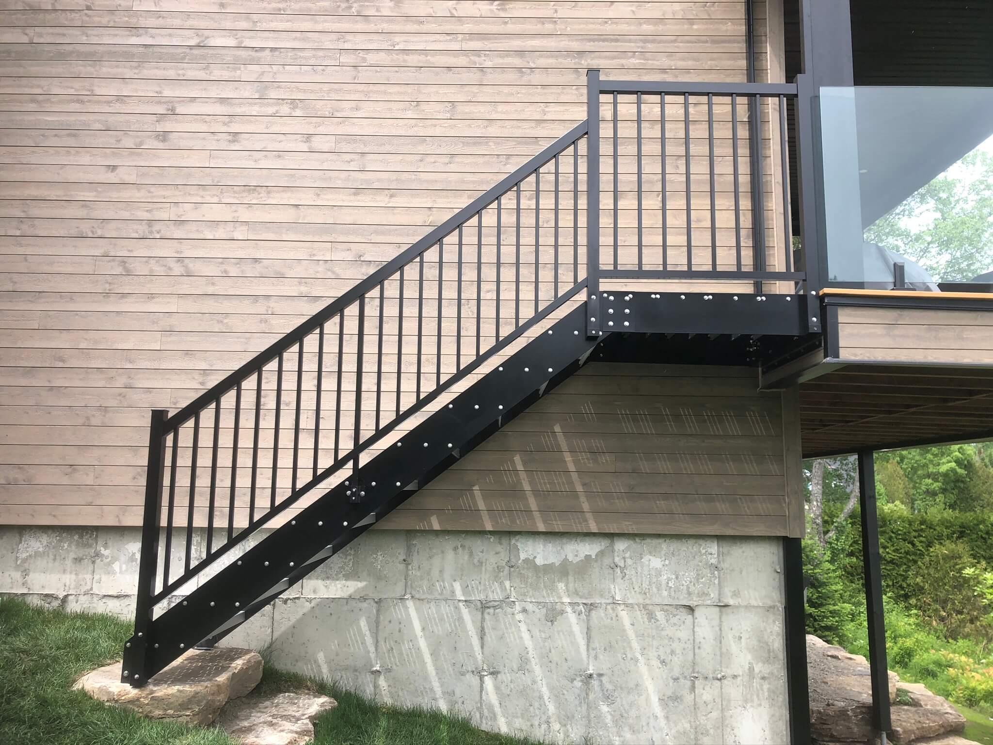 black exterior aluminium railing