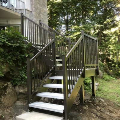 Exterior staircase in Saint-Anne-des-Lacs