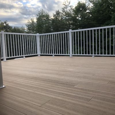 Engineered fibreglass deck in Saint-Adolphe-d’Howard