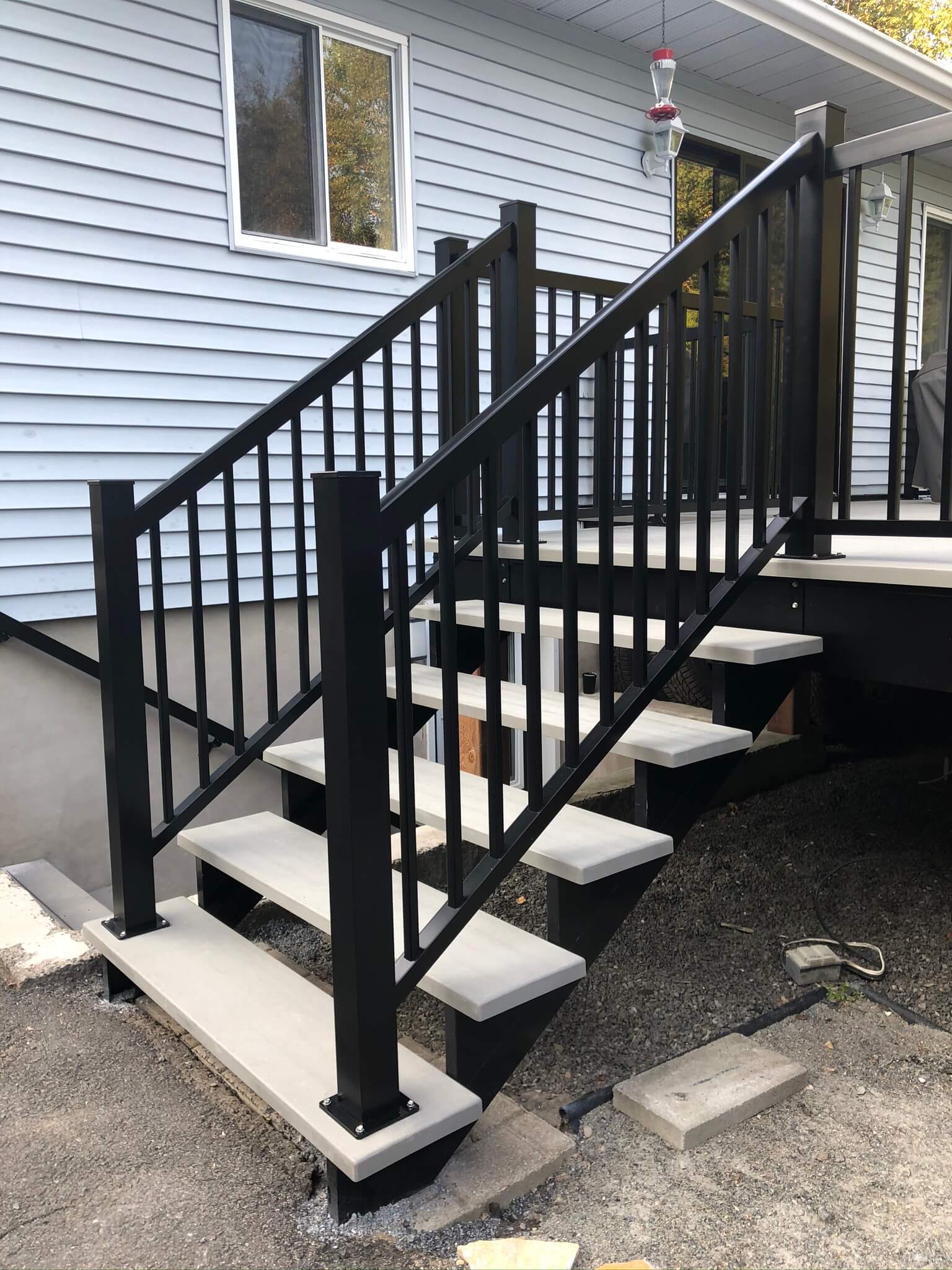 black aluminium railing 