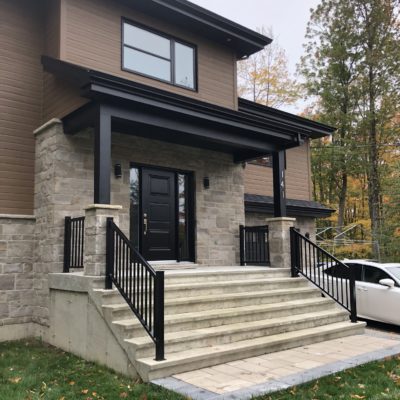 Exterior aluminum railings in Sainte-Sophie