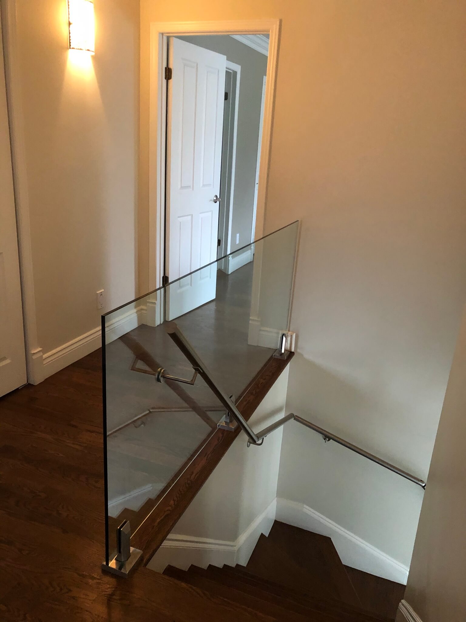 interior glass railing with spigot 01