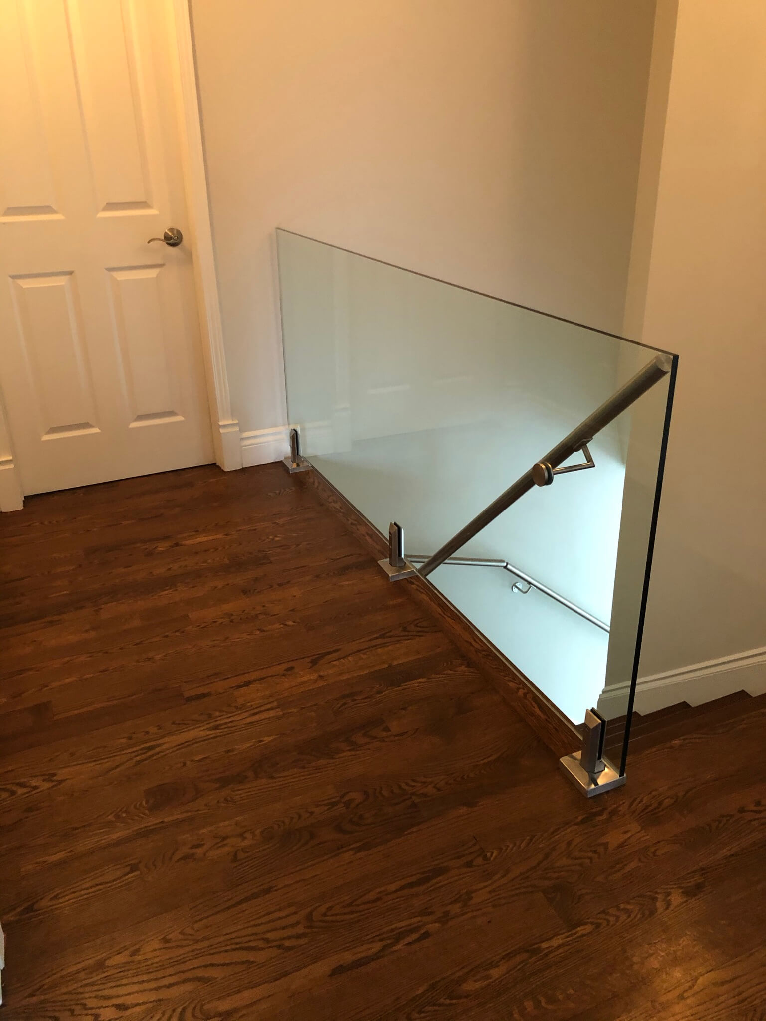 interior glass railing with spigot 02