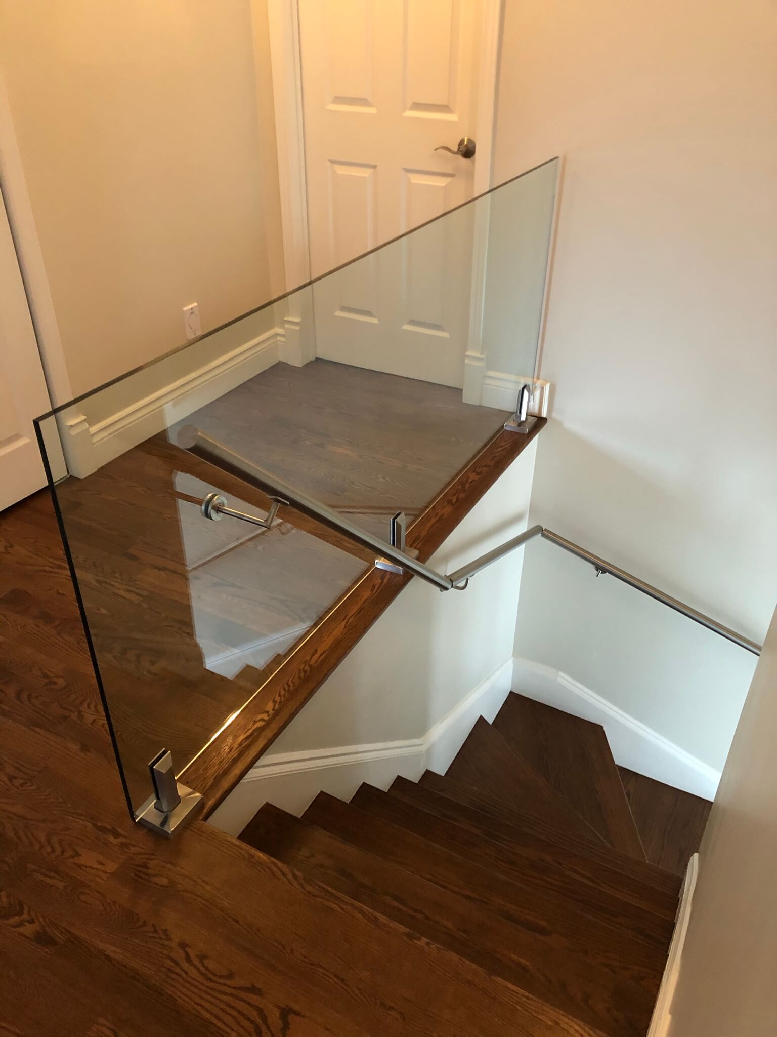 interior glass railing with spigot 03