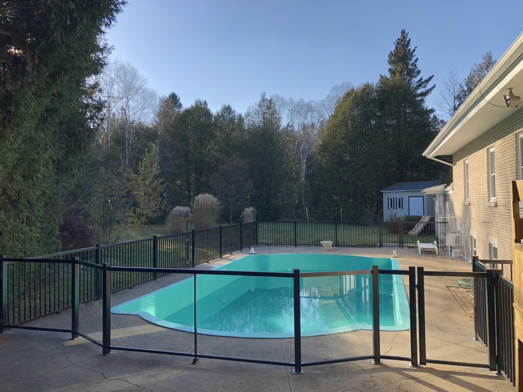 Clôtures Piscine Creusée, Verre, Bois, Prix, Laval, Montréal