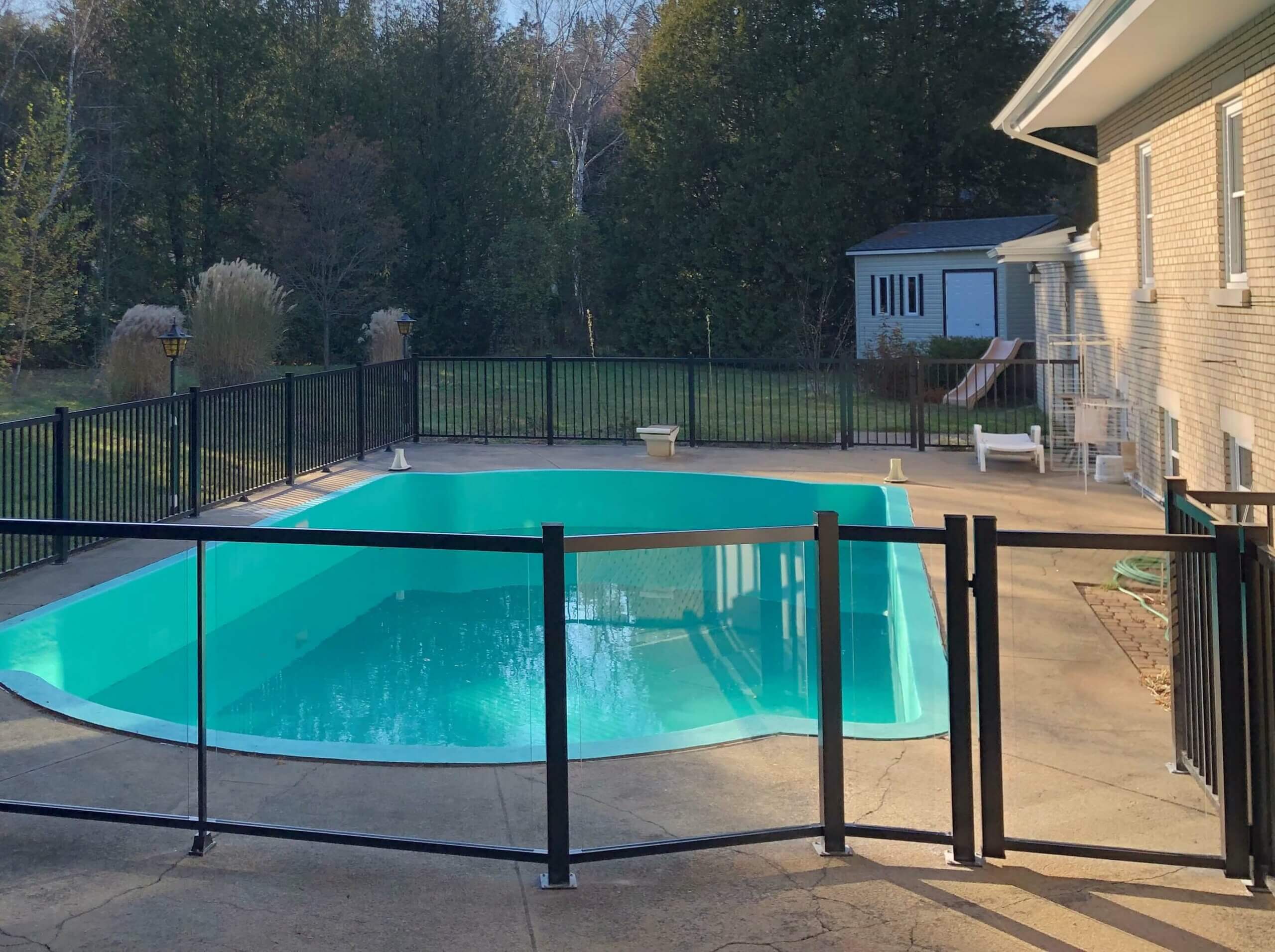 glass pool fence