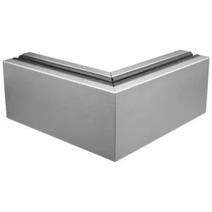 Corner cladding kit for base shoe