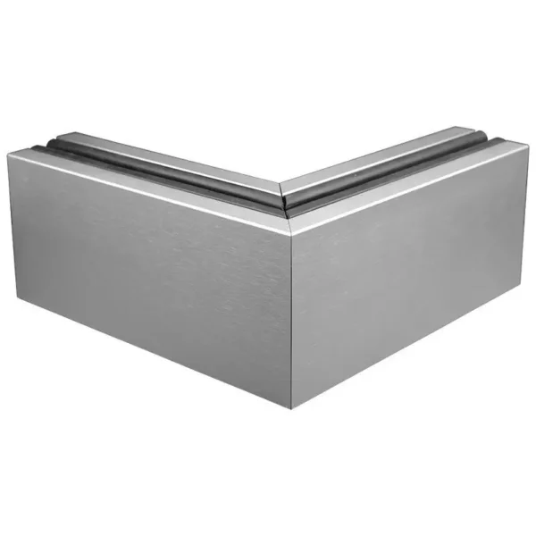 Corner cladding kit for base shoe