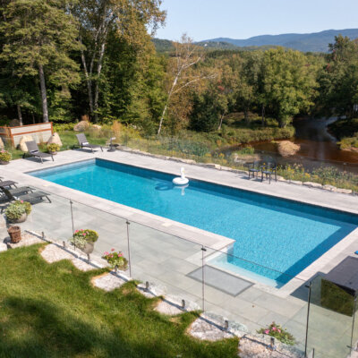 Clôture de piscine en verre trempé à Mont-Tremblant